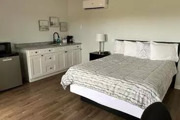 Middleton Motel & Suites