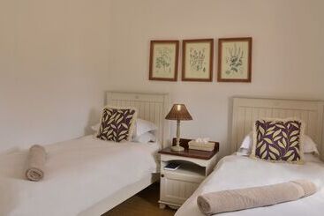 De Hoop Equipped Cottages