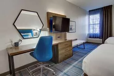 ホテル Comfort Suites Newport News Airport