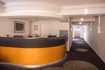 בית מלון כפרי Quest Cathedral Junction Serviced Apartments