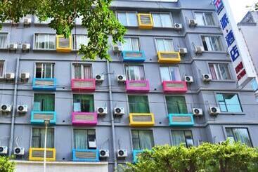 Hotel Pai Hezhou Lingfeng Plaza