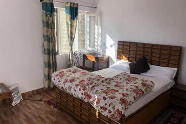 膳宿费 White House In Nainital