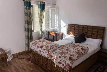 Pensione White House In Nainital
