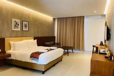 Kambaniru Beach Hotel And Resort