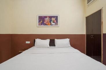 Pensione Oyo Home 78605  Hayatt Opposite Advance College