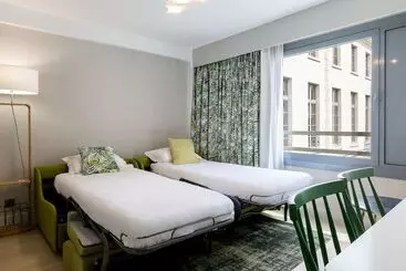 アパートホテル Cadet Residence