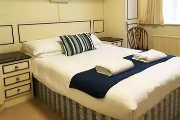 בית מלון כפרי Linden Guest House