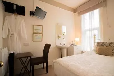 Hotel Maison Dieu Guest House