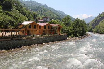 Aparthotel Aden River