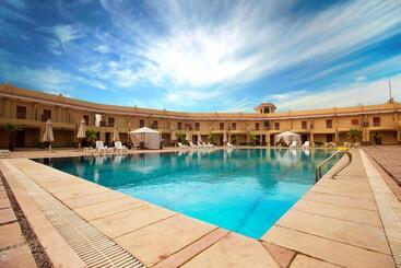 هتل La Viena Health Resort