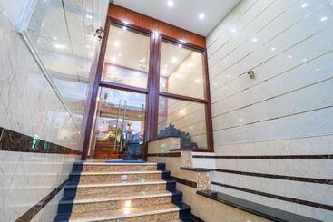 Hotel Reddoorz Premium Near Khu Cong Nghiep Tan Binh