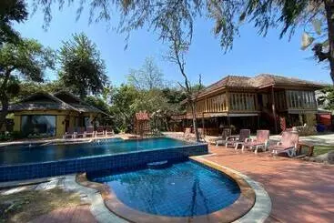 Hotel Baan Talay Dao