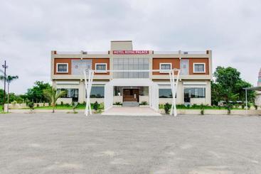 فندق Oyo 44210  Royal Palace