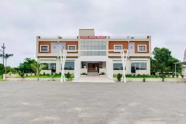 Hotel Oyo 44210 Royal Palace