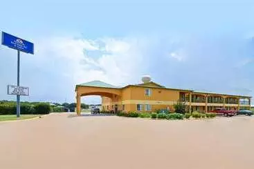 Hotelli Pine Point Inn & Suites