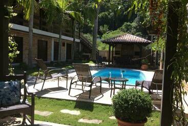 פנסיון Residencial Costa Mar