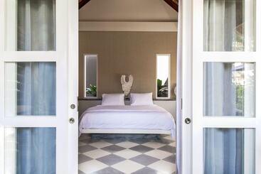 Курорт Meno House Adults Only