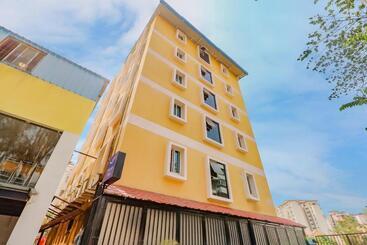 هتل Capital O Royal Galaxy Finesse Near Phoenix Marketcity