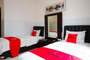 Hotel Reddoorz Near Wisata Kota Lama Semarang