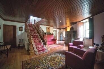 קוטג'' Casa Dos Assentos De Quintiães