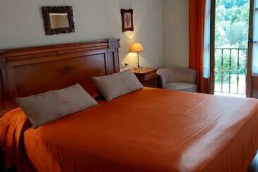 فندق ريفى Posada Laura