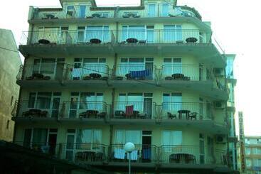 Hotell семеен хотел елена палас