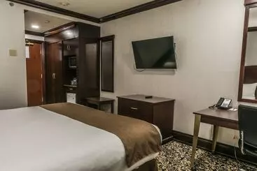 Woodbine Hotel & Suites