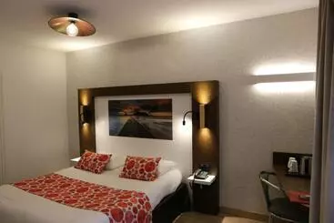 فندق The Originals Boutique, Hôtel Le Lion D'or, Fougères Ouest