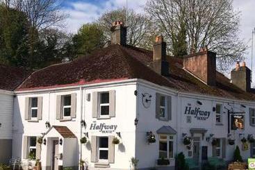 Bed and Breakfast The Halfway House Pub And Kitchen