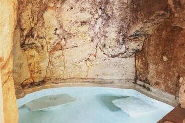 Bed and Breakfast Grotta Carlotta