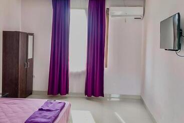 호텔 Tiara Guest House Samarinda Redpartner