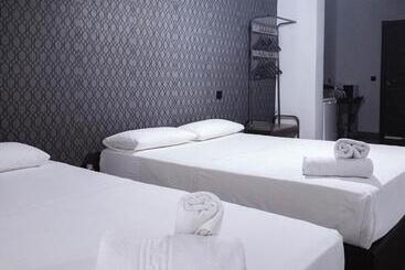 پانسیون Hostal Andrea