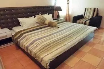 پانسیون Room In Lodge   Royal View Hotel And Suites