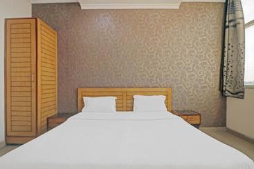 Pensió Oyo 79960 Aman Homes