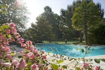 酒店 La Roseraie Hôtel Restaurant