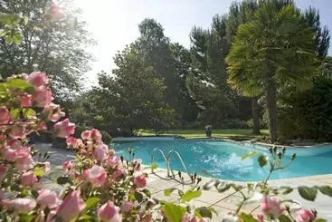 ホテル La Roseraie Hôtel Restaurant