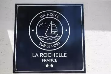 Un Hotel Sur Le Port