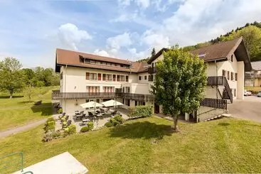 استراحتگاه Garden & City Evian Lugrin