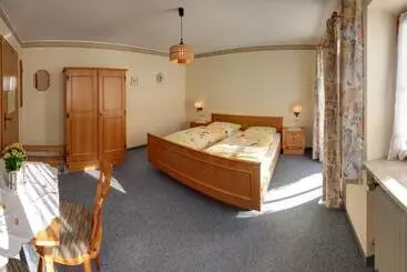 ペンション Gästehaus Sterrhäusl   Chiemgau Karte