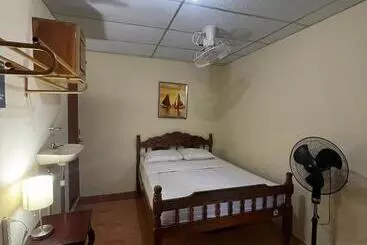 ユースホステル Hostal Los Chamos