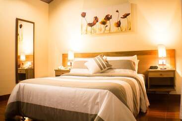 Charlies Place Hotel & Spa