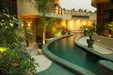 Maya Villa Condo Hotel And Beachclub