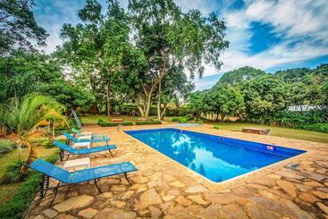 هتل Banana Village