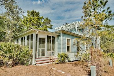 Magnolia Cottages By The Sea9 Creek Park By Florida Star Vacations