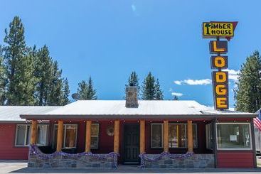 فندق على الطريق Timber House Lodge