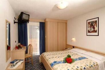 ホテル Albergo Fiordaliso