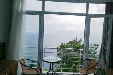 膳宿费 Albatross Kvariati Guest House