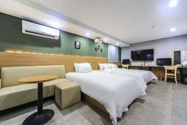 Отель Geojedo Gohyeon Poem