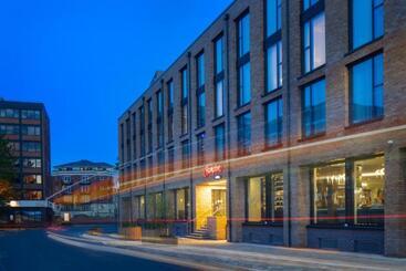 Отель Hampton By Hilton York Piccadilly