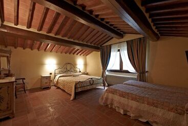 Dom wiejski Colours And Scents From Tuscany Await You In This Wonderful Property